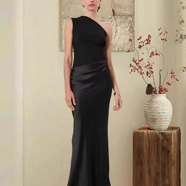 Dame elegante asymmetrisk aftenkjole med skinnende satin