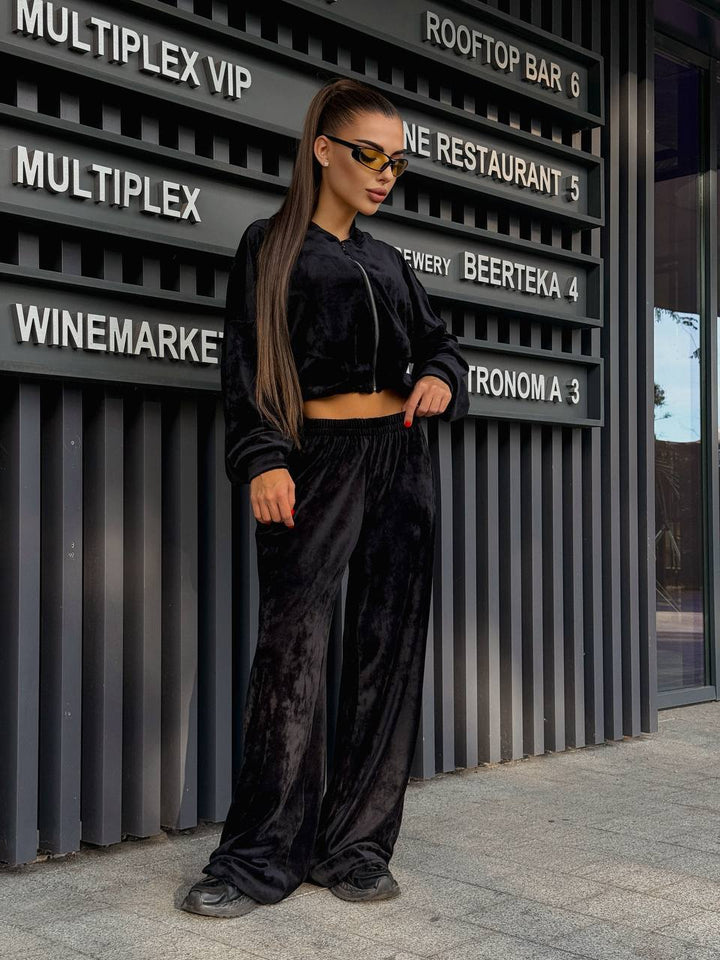 Kvindernes sporty loungewear jakke med lynlås og trendy bredskårne bukser Skovae