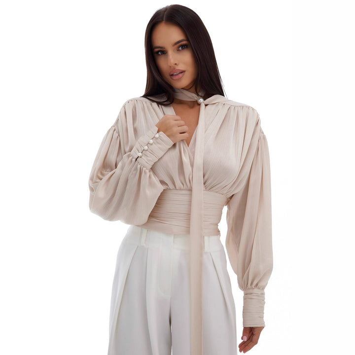 Kvinders bluse med voluminøse ærmer og elegante perleknapper Stilla