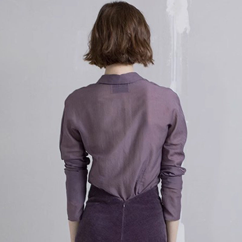 Dame gennemsigtig bluse med klassisk krave og elegant knaplukning Stilla