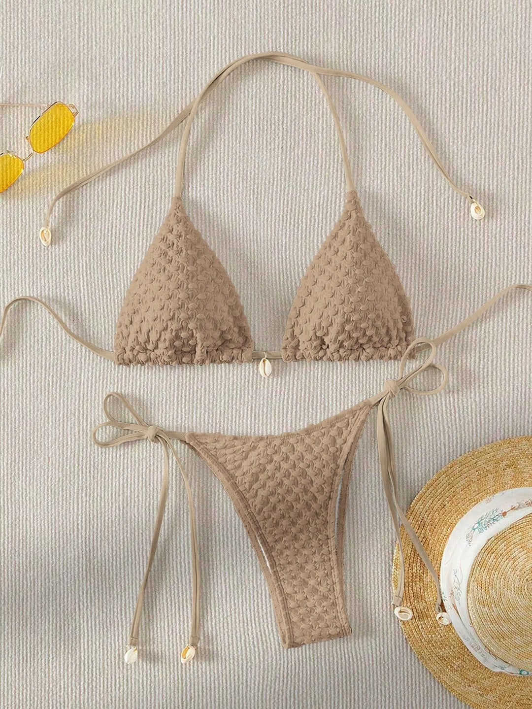 Dame Triangle-Bikini med struktureret materiale og fine bindebånd Skovae