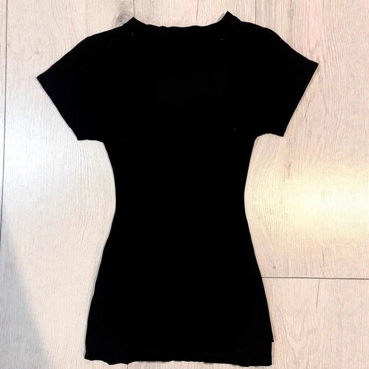 Dame T-shirt med detaljeret korsdesign og rhinestone-accents Skovae