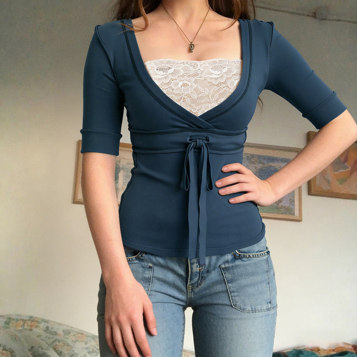 Dame vikler top med raffineret front snøring og elegante ærmeafslutninger Skovae