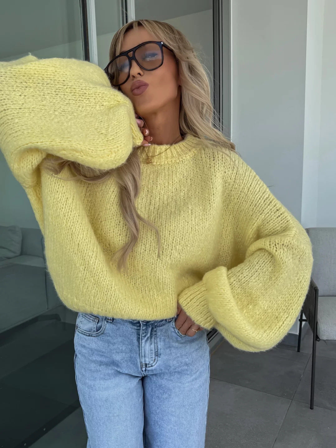 Kvinders oversized strikket sweater med voluminøse ærmer og moderne design Stilla