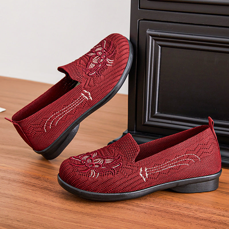 Dame Komfortable og stilfulde slippers med fin broderi Stilla