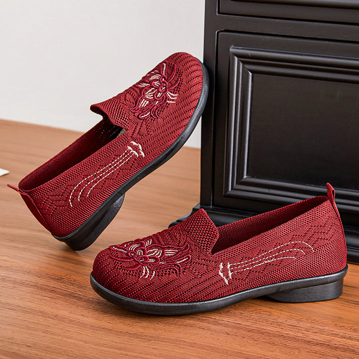 Dame Komfortable og stilfulde slippers med fin broderi Stilla