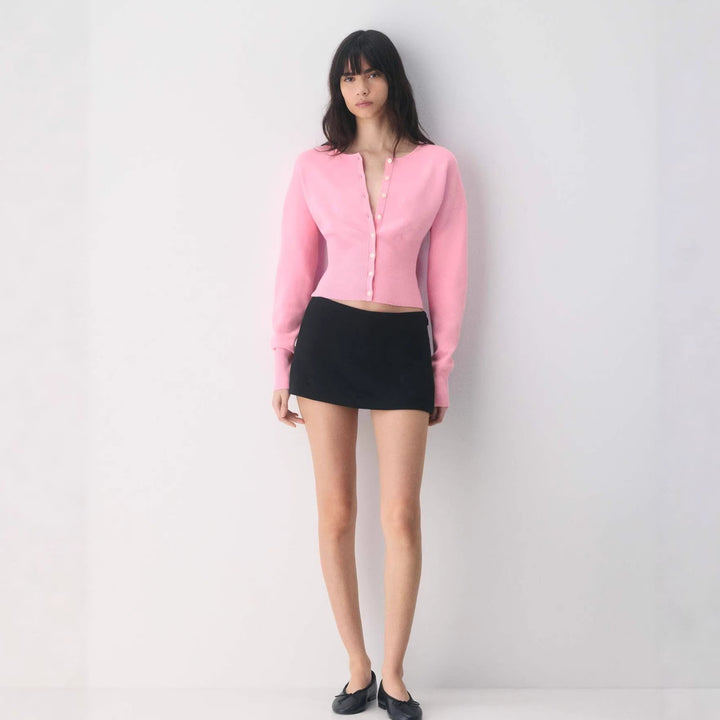 Kvinders cropped cardigan med knapstolpe og ribstrik Skovae