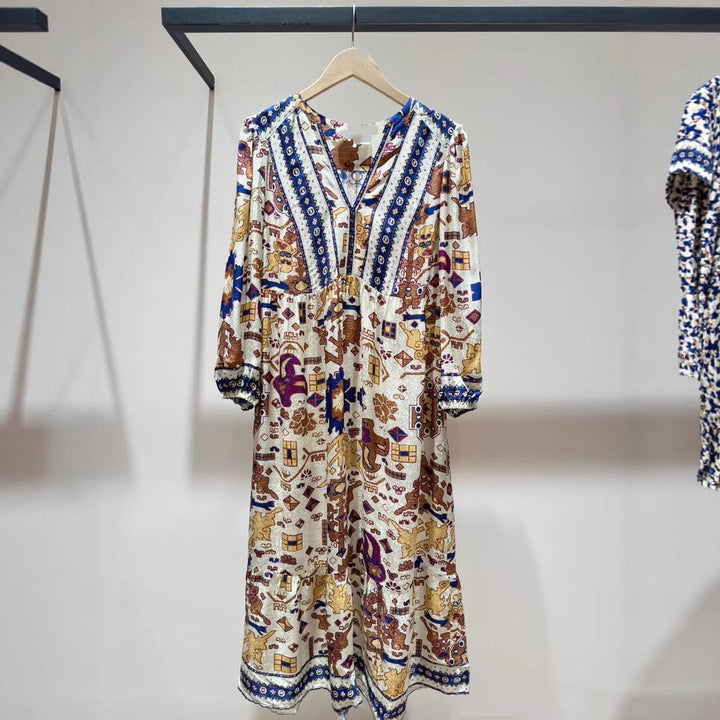 Dame maxikjole med farverigt etno-mønster og elegante broderidetaljer Stilla