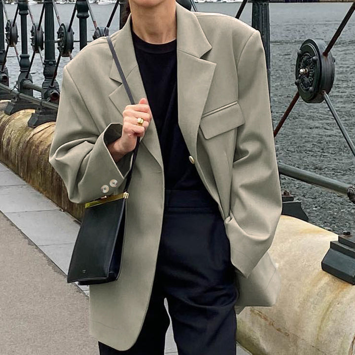 Dame Oversized Blazer med bred snit og praktisk brystlomme Stilla