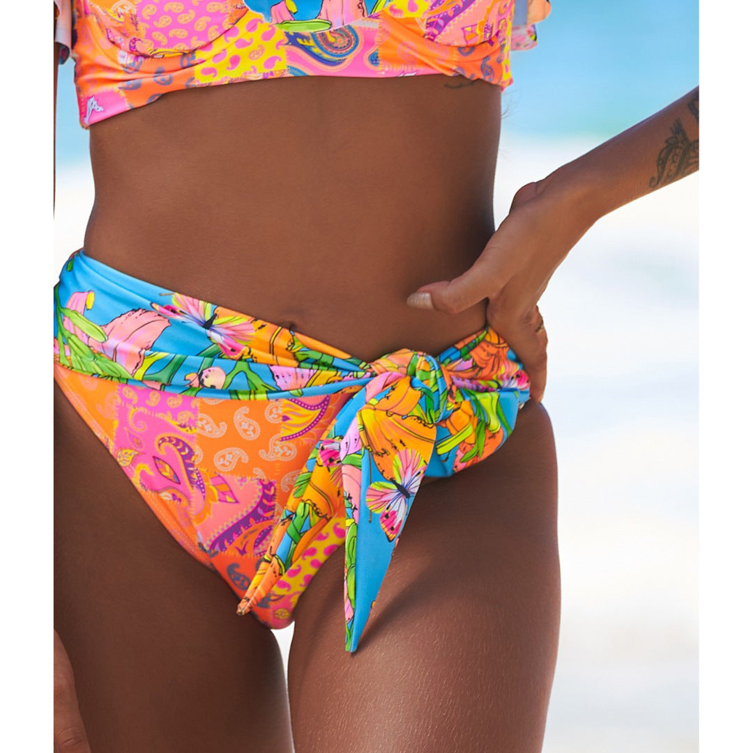 Dame bikini-sæt med livligt flæse-design og elegant knude Stilla