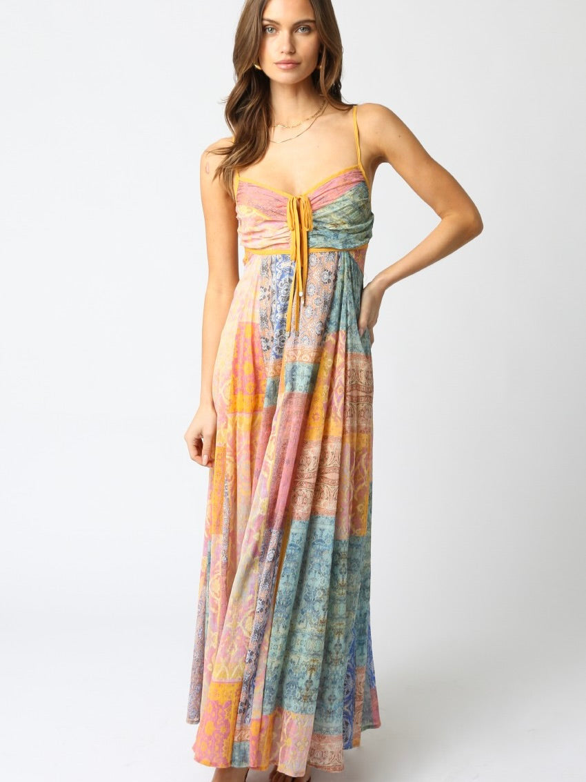 Dame lang maxi kjole med rynket bustier, snoretræk og patchwork-print Skovae
