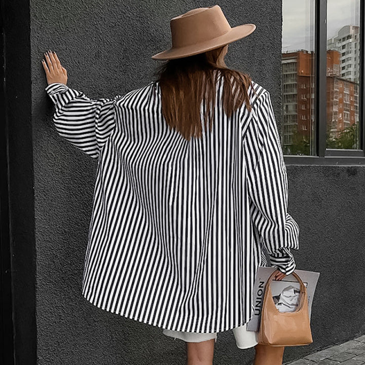 Dame Oversize Stribet Bluse i moderne stil med afrundet kant Stilla