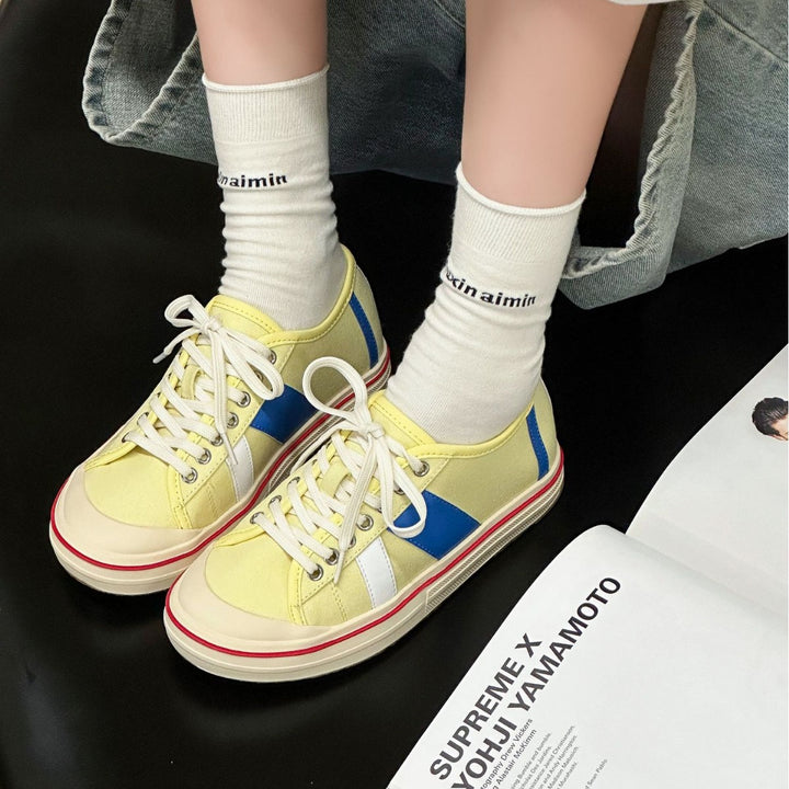 Dame mode Sneakers i sportsligt design med farvekontraster Stilla