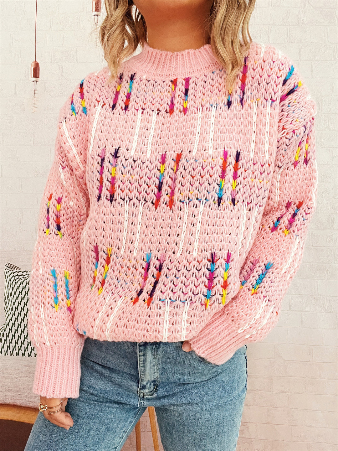 Kvinders afslappede strikkede sweater med farverige accenter Stilla
