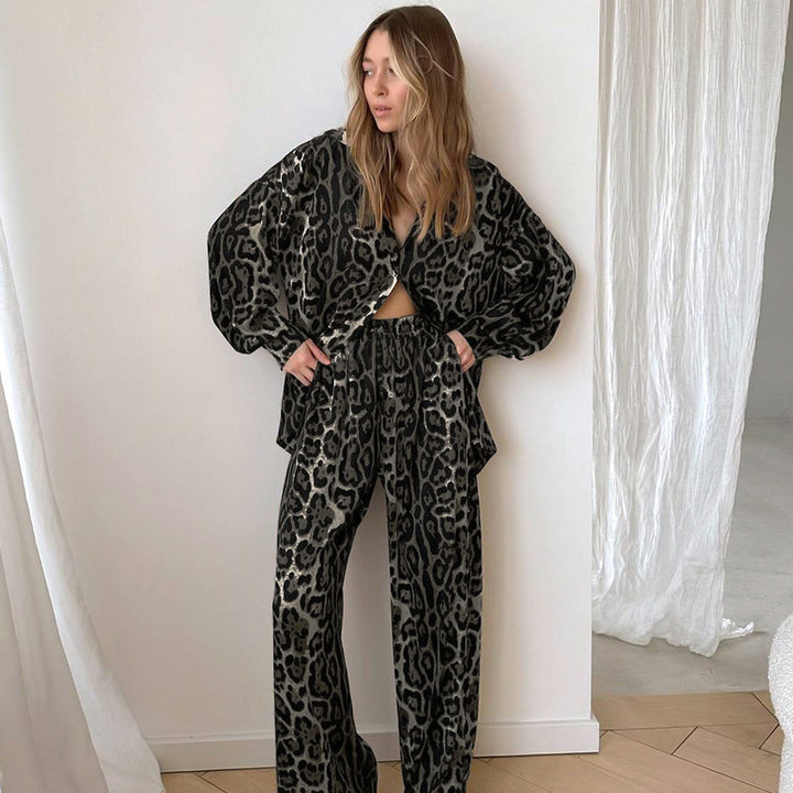 Dame Lounge-Sæt med elegant leopardmønster og brede bukser Stilla