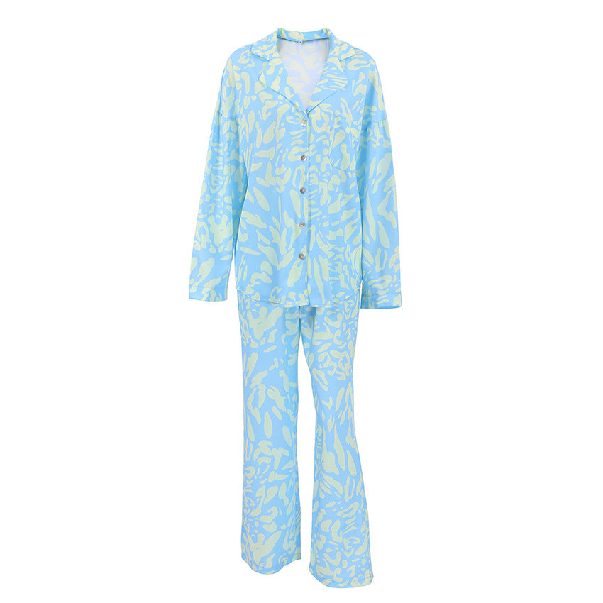 Dame usædvanligt pyjamas-sæt med store geometriske mønstre og lette, åndbare materialer Stilla