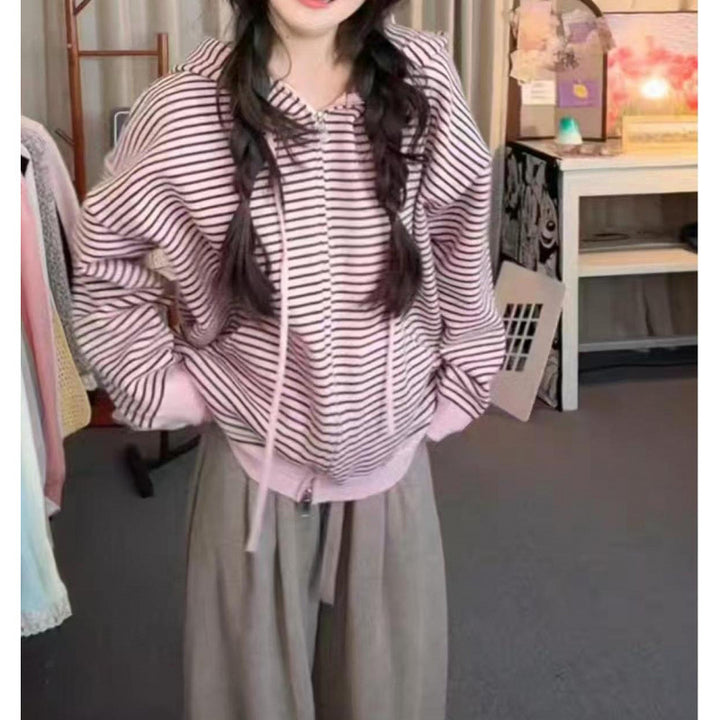 Kvinders fashionable cardigan med bredt stribet mønster og praktiske lommer Stilla