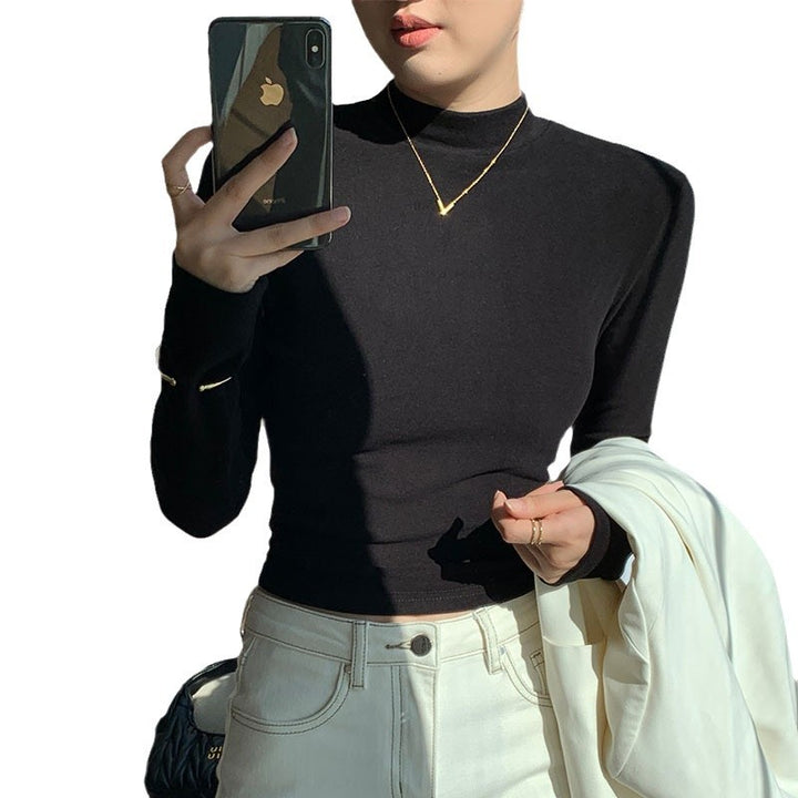 Kvinders langærmet crop top med høj krave og tætsiddende pasform