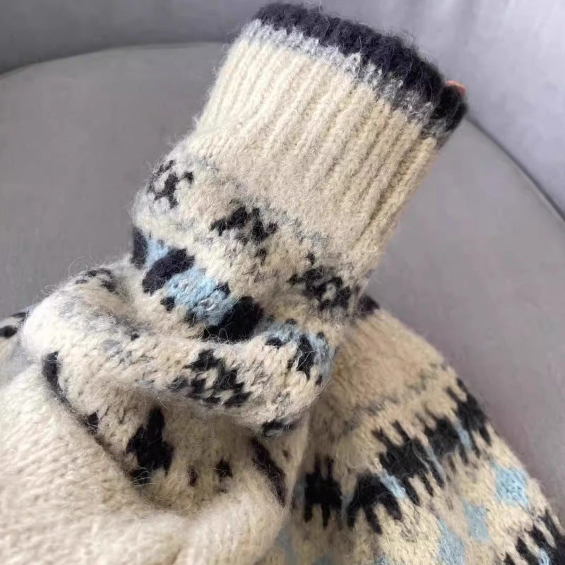Kvinders cardigan med traditionelt norsk mønster og knapper af høj kvalitet Stilla