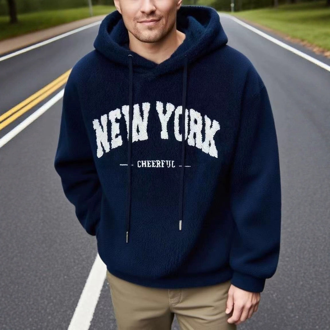Herrer nan hyggelig fleece-hoodie med relief-logo, snortræk og kængurulomme Skovae