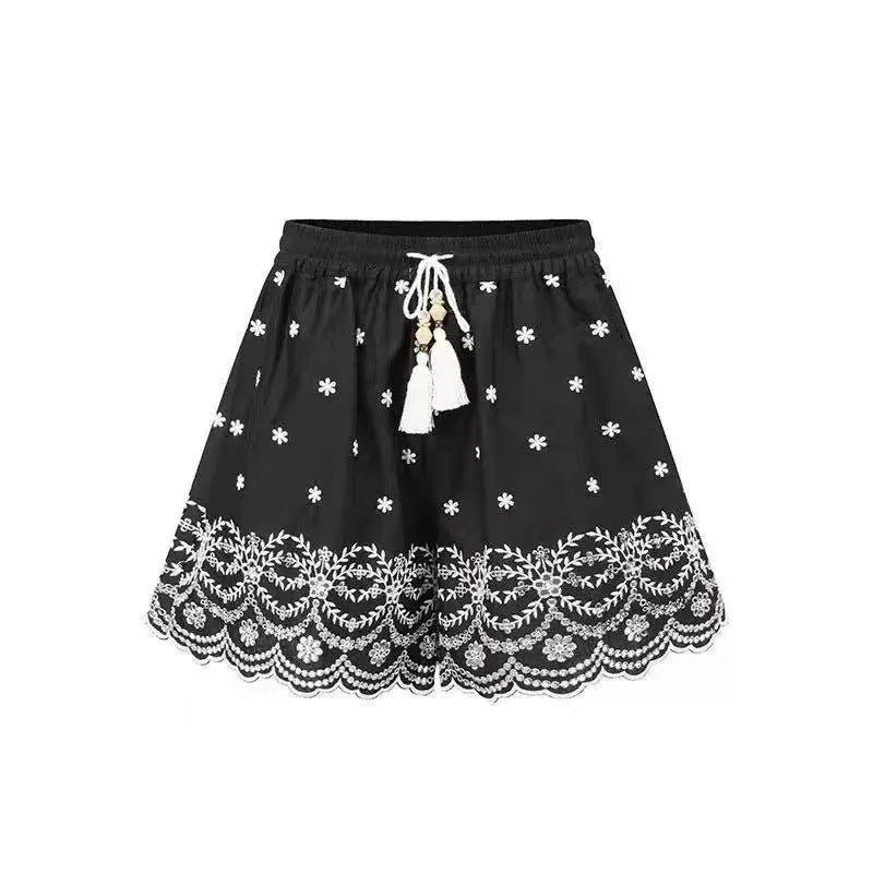 Dame plisseret nederdel med blomster broderi og elegant blonde Stilla