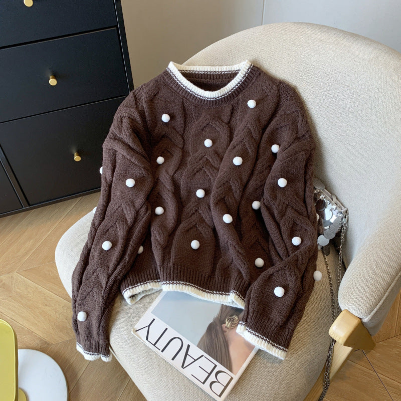 Kvindernes strikkede sweater med dobbelt kabelstruktur og dekorative pomponer Stilla