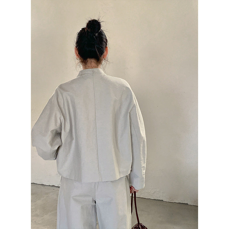Dame stilfuld kort jakke i moderne kimono-design med sidelommer Stilla