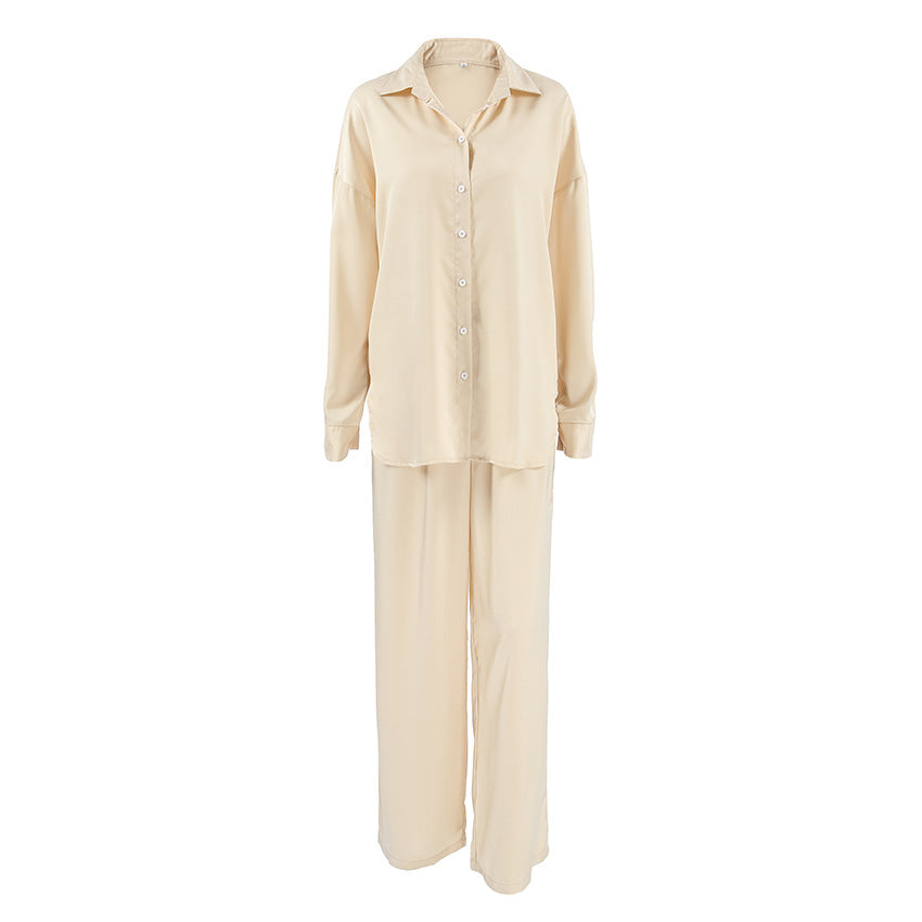 Dame elegant og komfortabel satin pyjamasæt med lange ærmer og fine knapdetaljer Stilla