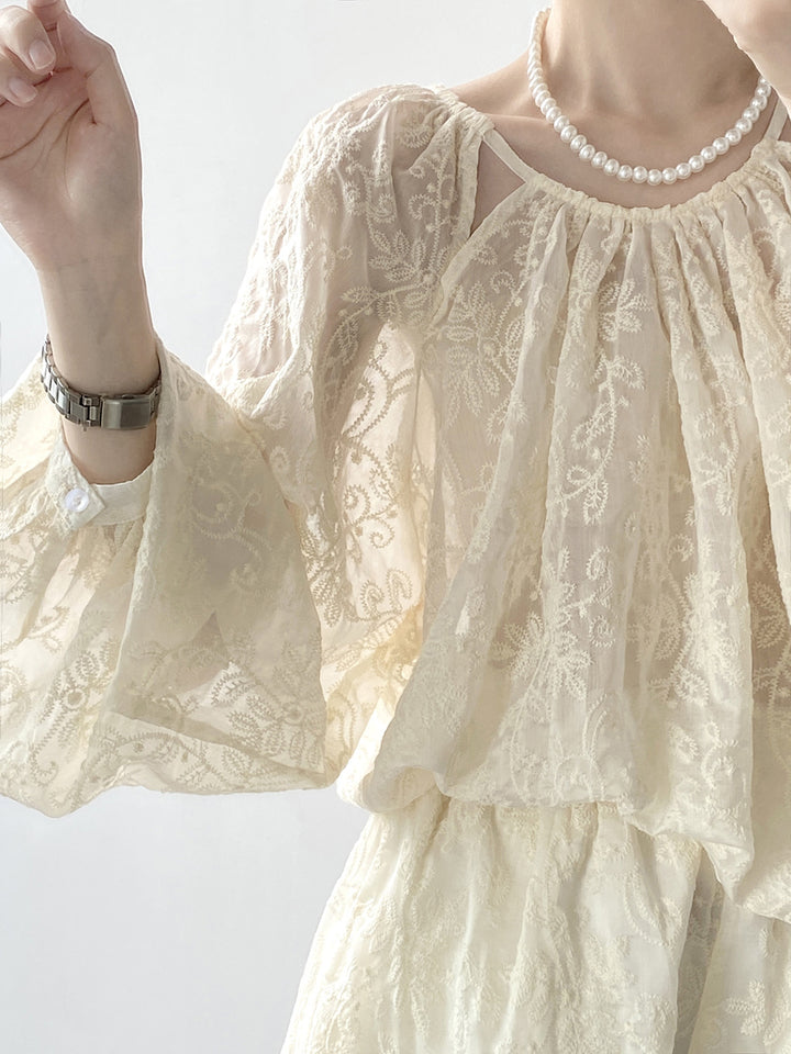 Dame sæt bestående af casual bluse og shorts med elegante spidsdekoreringer Stilla