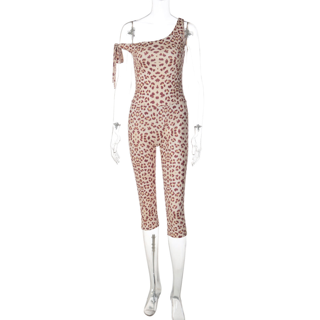 Dame trendy ensfarvet med asymmetrisk udskæring og leopardprint Skovae