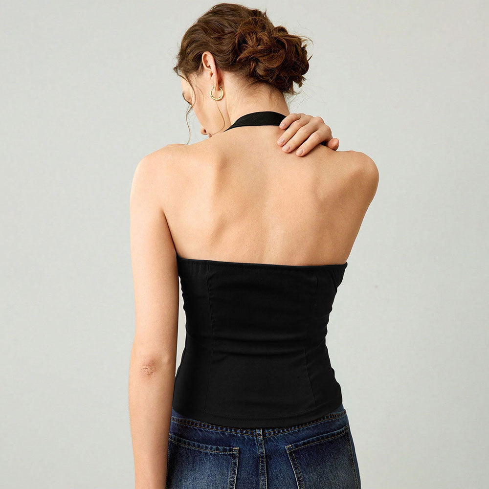 Kvindernes off-shoulder top med mode halterneck design og elegant metal accent Stilla