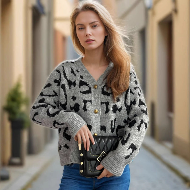 Kvinders fashionable cardigan med dyreprint og guldknapper Stilla