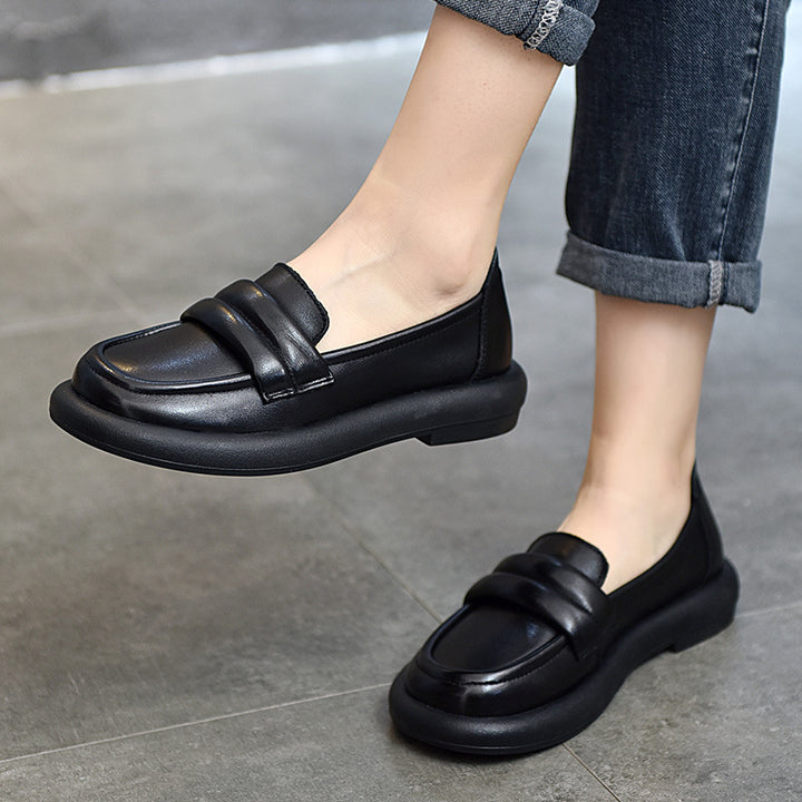 Dame Mokassin-Slipper med fleksibel fodseng og moderigtig rem-detalje Stilla