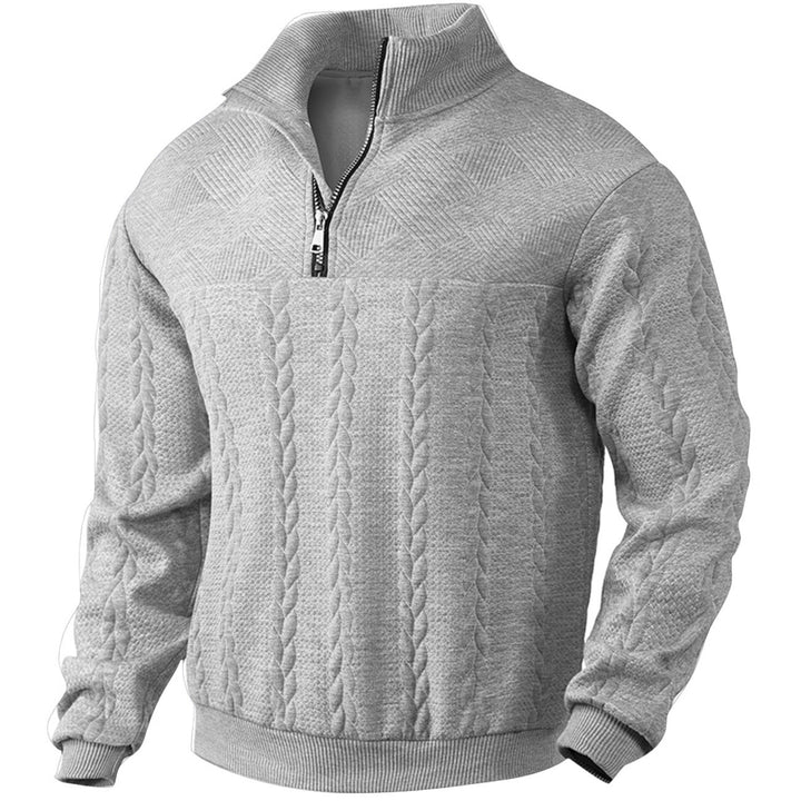 Herrer nan tekstureret strikpullover med halvlynlås, fletmønster og høj ståkrave Skovae