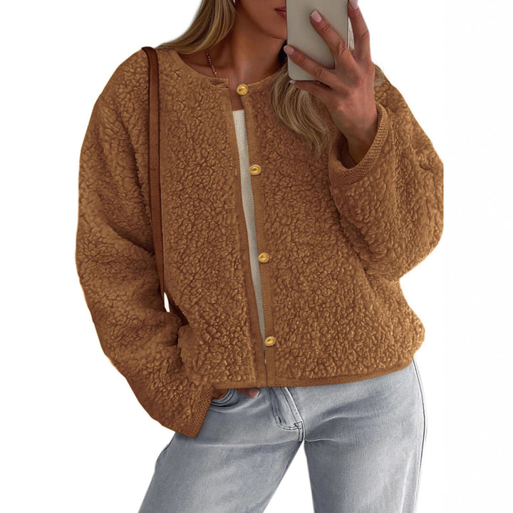 Kvinders hyggelige fleecejakke med knapdetalje og oversized snit Stilla
