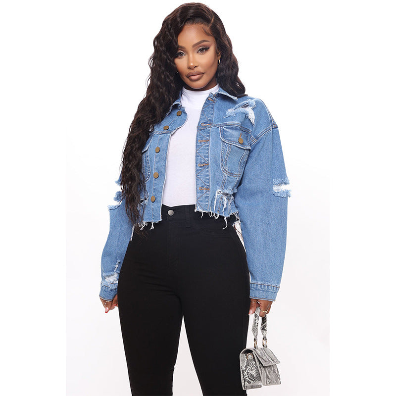 Dame cropped Denim-jakke med distressed effekter og påsyede lommer Stilla