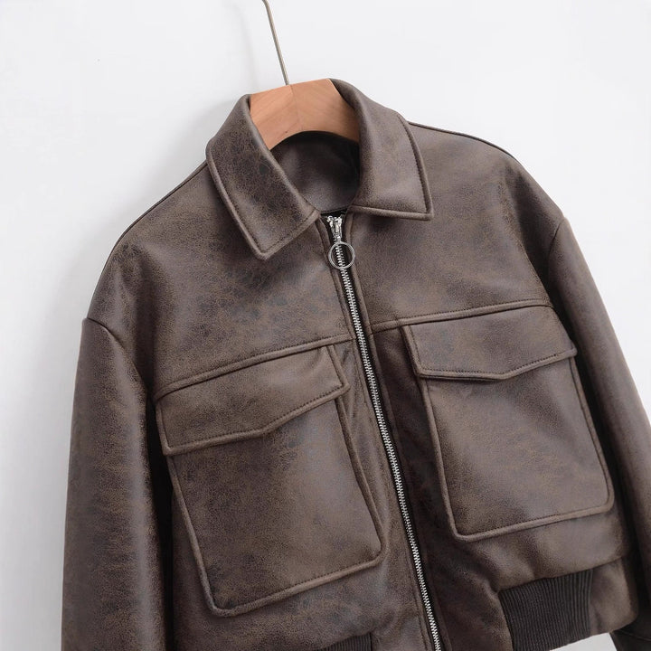 Kvinder cropped faux læderjakke med patchlommer Stilla
