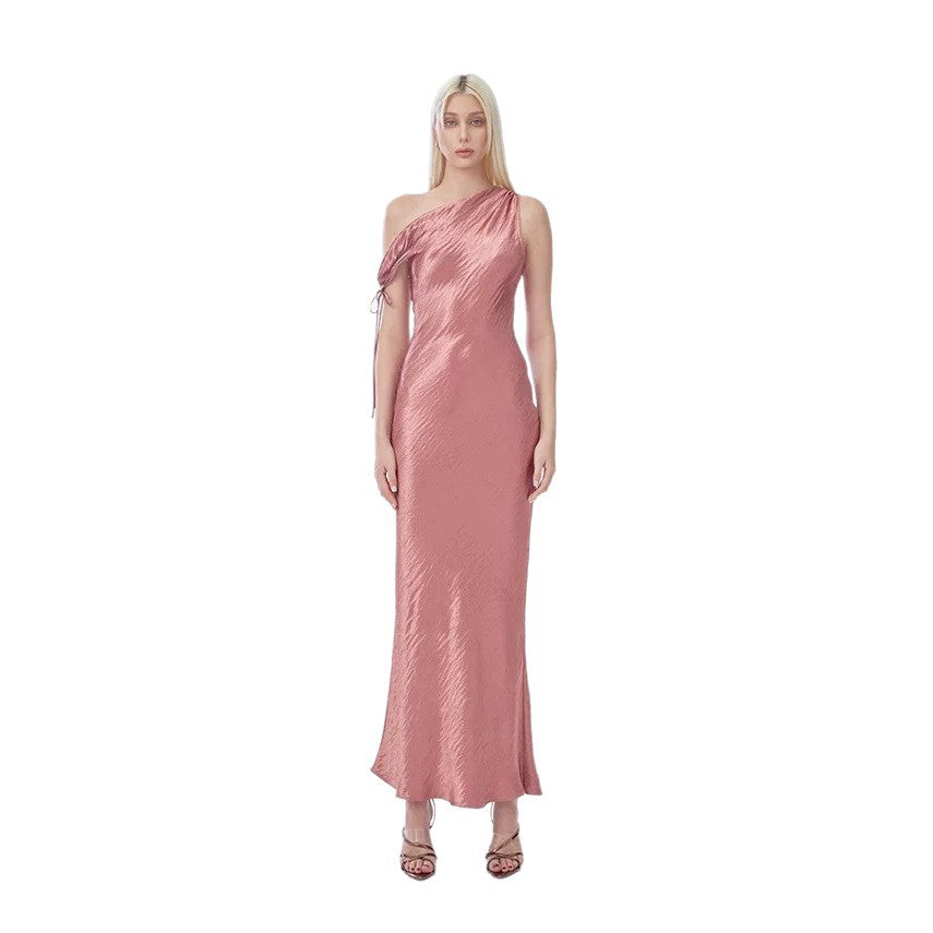 Dame elegant lang asymmetrisk kjole med raffineret flæsedetalje Skovae