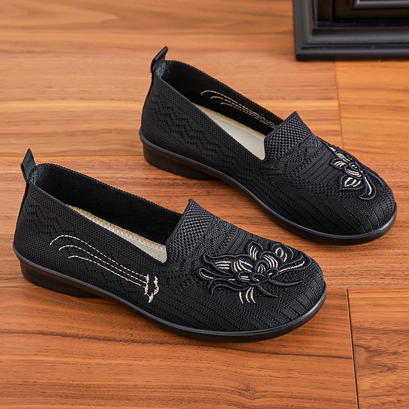 Dame Komfortable og stilfulde slippers med fin broderi Stilla