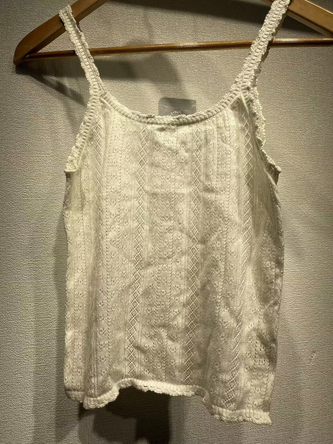 Dame Elegant top med fin spidsbearbejdning og luftig pasform Stilla