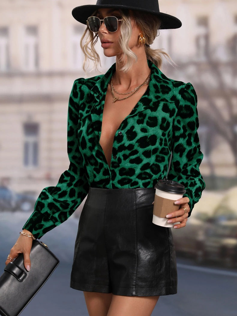 Dame Modebluse i leopardmønster med elegante puffærmer Skovae