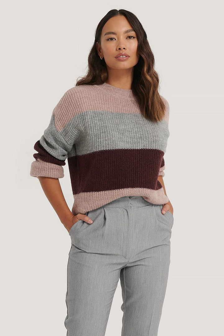 Kvinders fashionable sweater med farvekoordineret blokdesign og afslappet snit Stilla