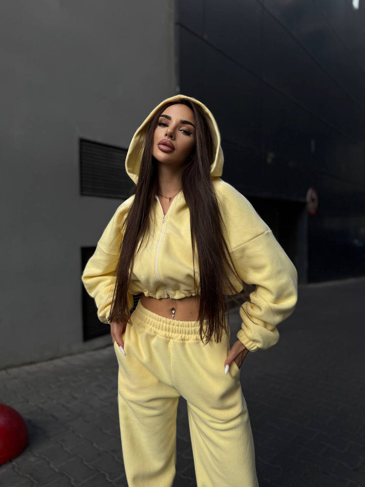 Kvinders cropped fleece sæt med praktiske lommer og elastisk livbånd Skovae