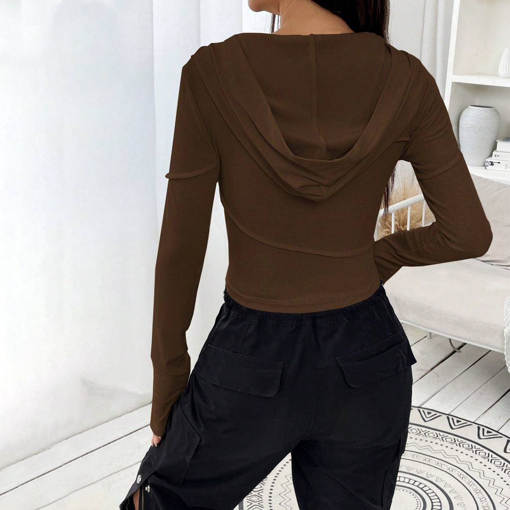 Kvinders cropped top med elegant hætte-design og lange ærmer Stilla