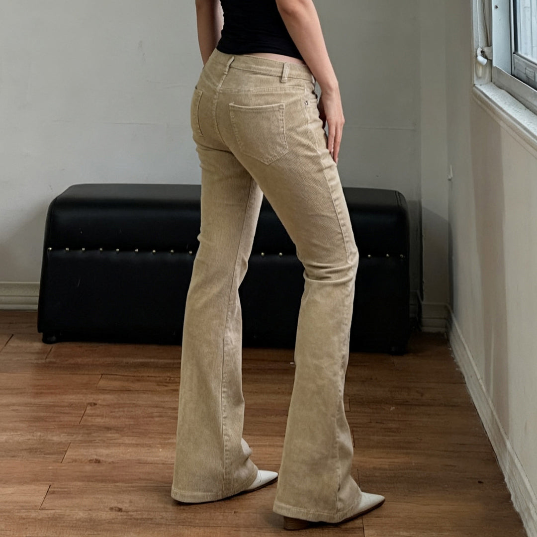 Dame flared jeans med klassisk high-waist skæring og trendy detaljer Skovae