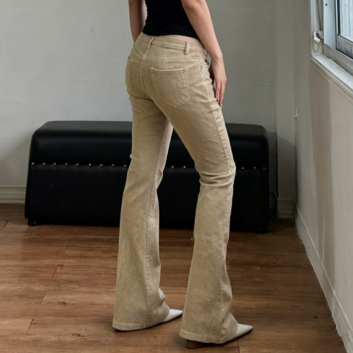Dame flared jeans med klassisk high-waist skæring og trendy detaljer Skovae
