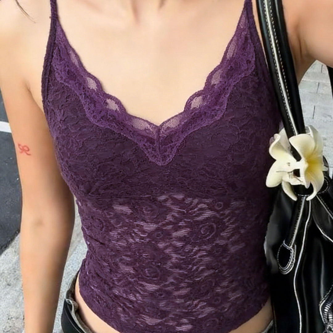 Dame blonde cami-top med justerbare stropper og V-hals Skovae
