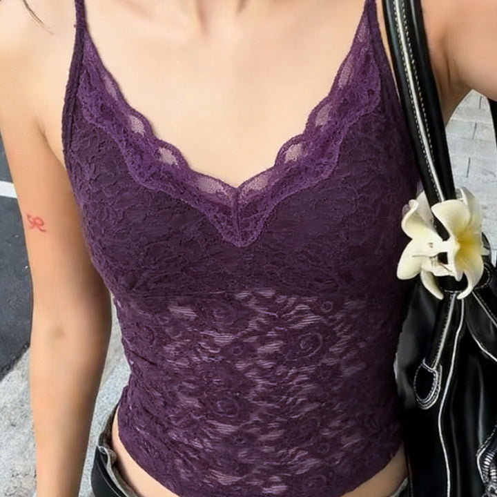 Dame blonde cami-top med justerbare stropper og V-hals Skovae