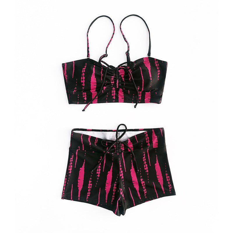 Dame bikini-sæt med moderigtigt crop-top og afslappede shorts Skovae