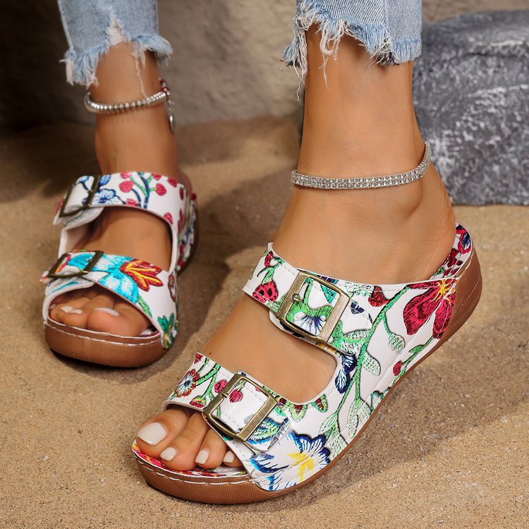 Dame Komfortable og modige sandaler med blomstret design og justerbare remme Stilla